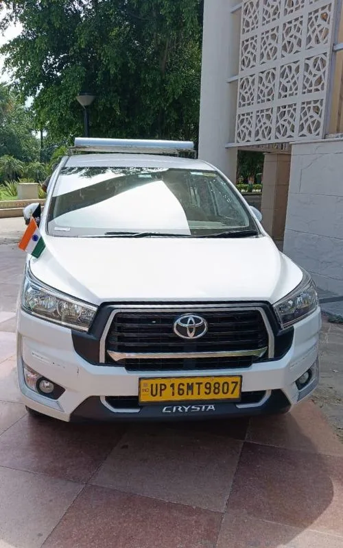 innova crysta taxi service