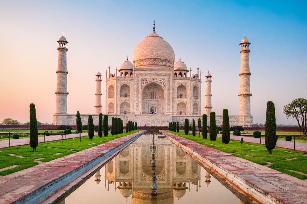 Noida to Agra Taxi Service