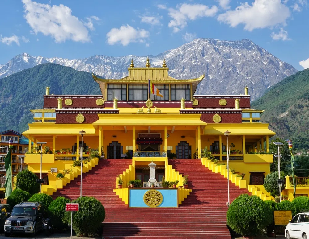 Noida to Dharamshala Taxi Service