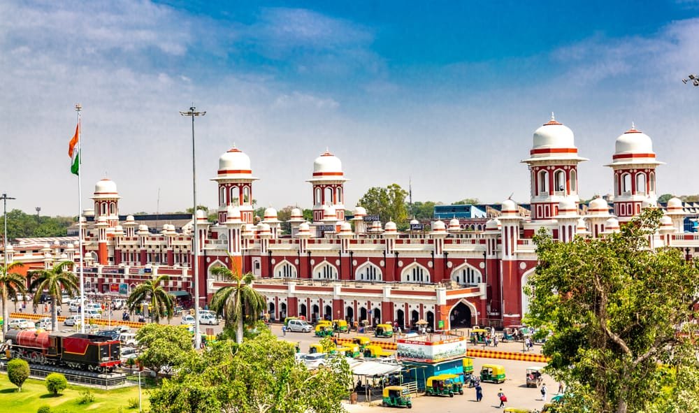 Noida to Lucknow Taxi Service