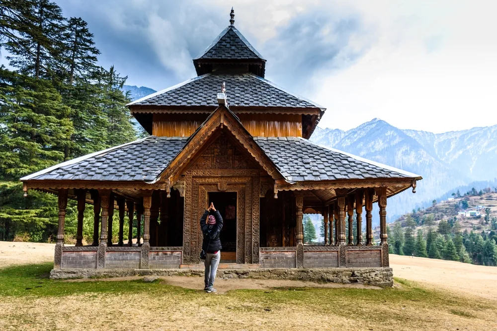 Noida to Manali Taxi Service