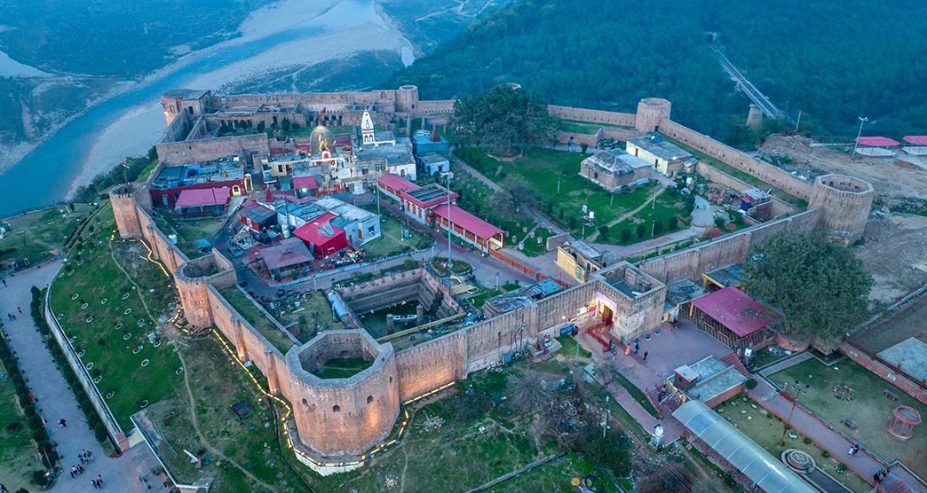 bahu fort noida to jammu taxi