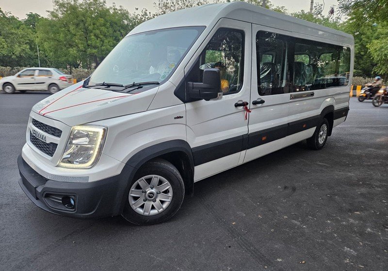 Noida To Agra Taxi Service tempo traveller group taxi noida