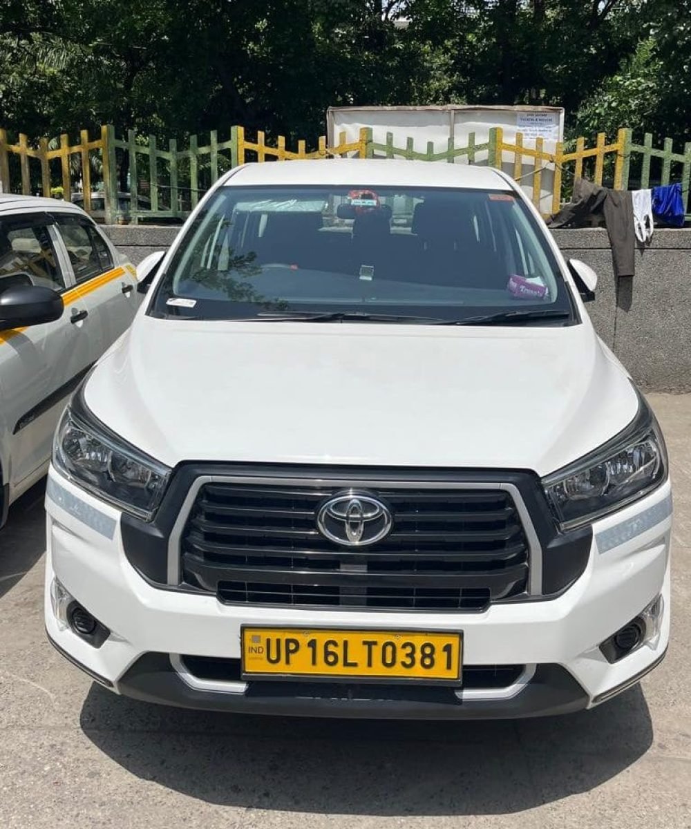 innova crysta taxi service in noida